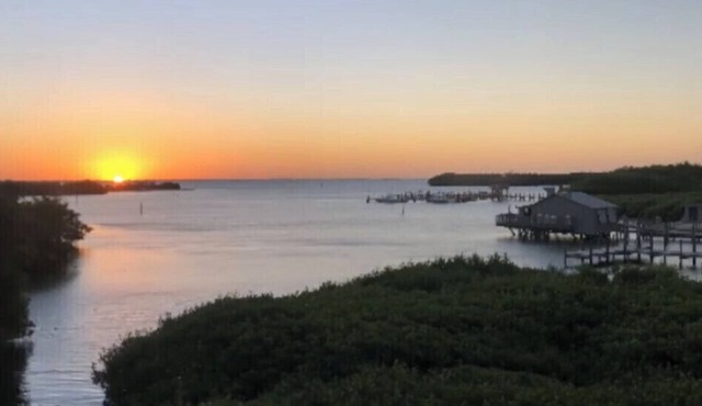 CaptiVista! Your dream waterfront escape! Rustic luxury with unbelievable views!