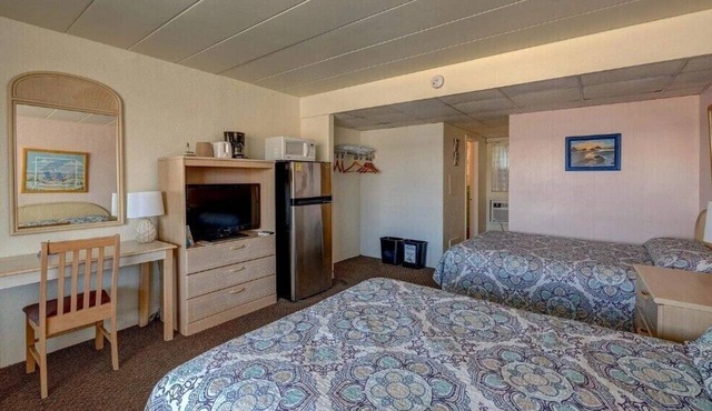 Cara Mara Studio with Pool, Patio, and Ocean Views