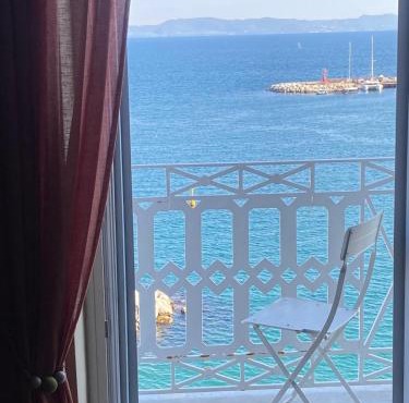 Caracciolo Seafront Charme Home