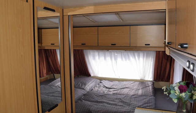 Caravan 2 . BED & Breakfast . 5 MIN From E47 . Dogs Welcome
