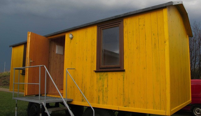 Caravan 2, left side - Caravan in the Wangelin garden with summer kitchen -
