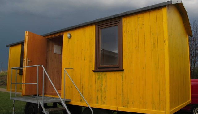 Caravan 2 right side, 1 room with 2 beds - Caravans in Wangeliner garden with summer kitchen - use