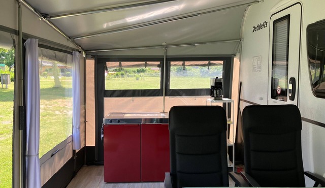 Caravan 'Max 2 Erw Und 2 Kd' with Shared Garden and Wi-Fi