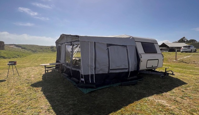 Caravan sleeps 4