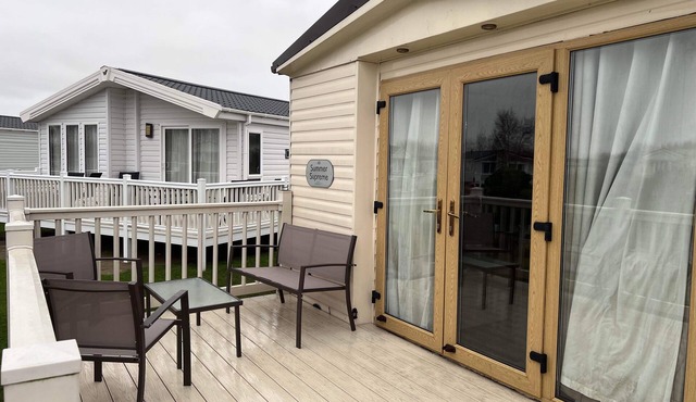 Caravan - Sleeps 8 - Pets Ok - Parking