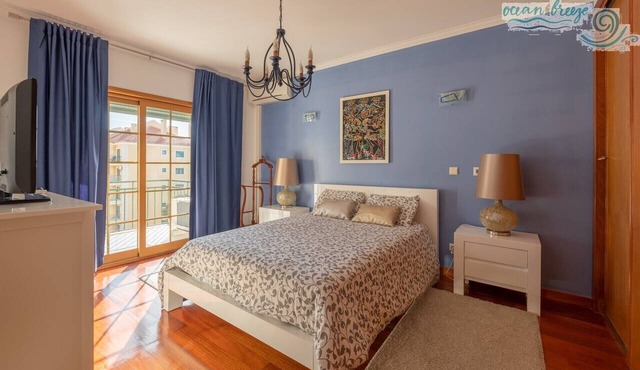 Carcavelos Ocean Breeze, near the Nova University and the beach