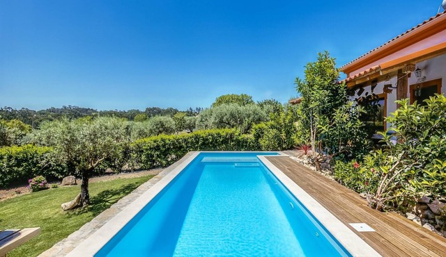 Carcavelos Villa with Pool