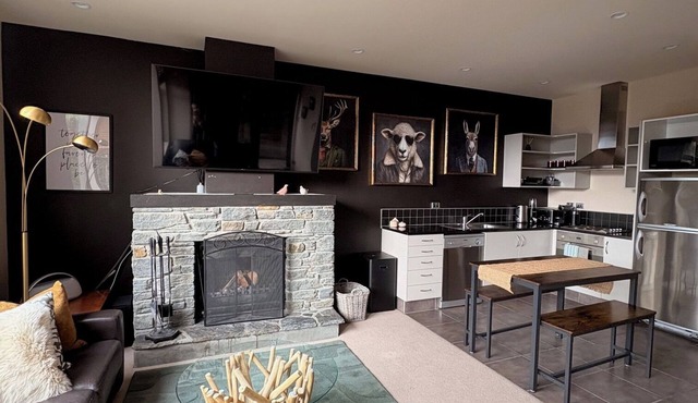 Cardrona Alpine Luxe: Your Sanctuary off the Slopes, Perfect for Large Groups
