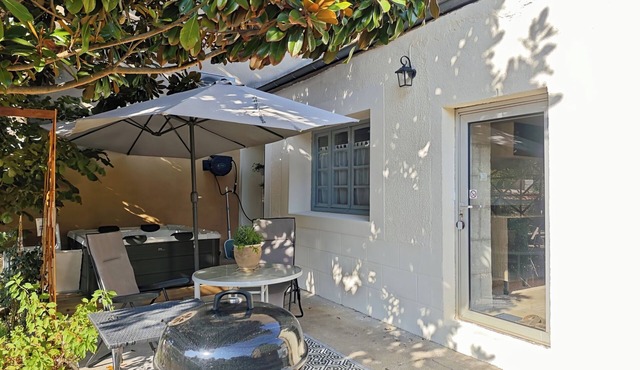 Carefully renovated gîte, terrace with spa, parking, close to all amenities.