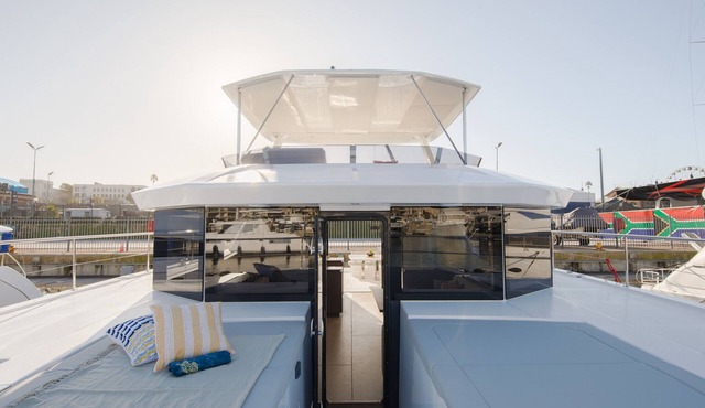 Caribbean Dream: Sun-soaked Sailing Adventure from Bahamas to Islas Abaco