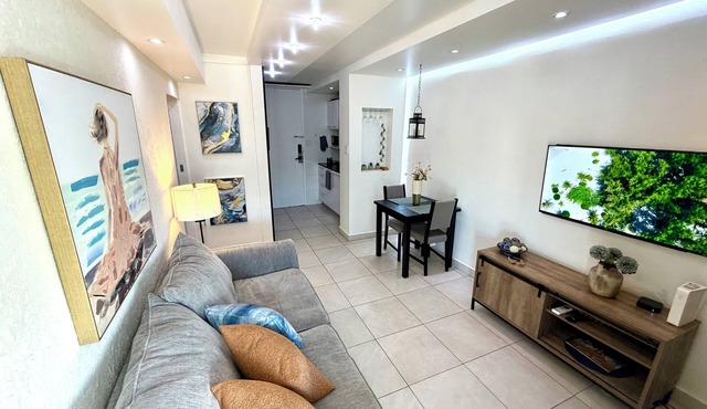CARIBBEAN PARADISE 1 BEDROOM! Walk to the Beach.