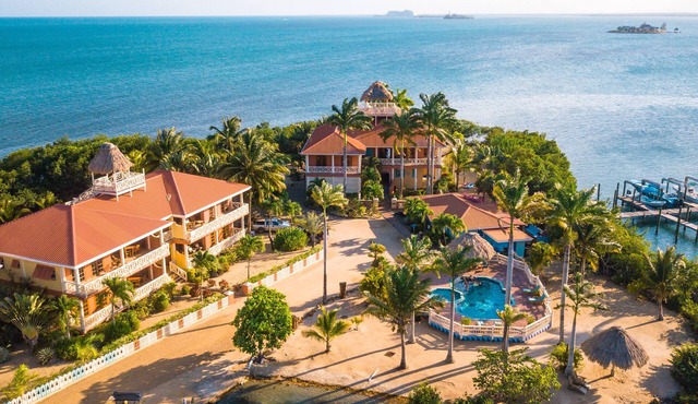 Caribbean Waterfront 2b/2b Placencia Village Condo With Pool!