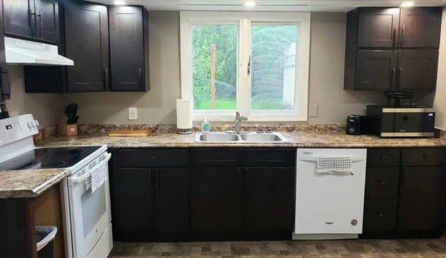 Caribou Flat II: Theater, Firepit & Private Yard!