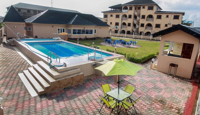 Carleton Hotel & Suites