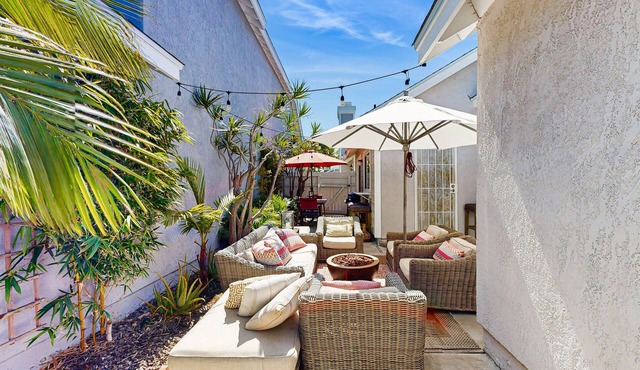 Carlsbad Bluewater Breeze Beach Getaway with Furnished Patio & Full Kitchen + Shared Pool & Spa