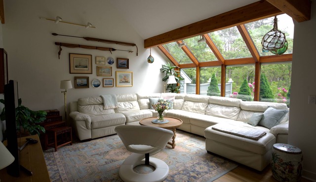 Carole's Place - Remodeled 2BR/2BA in Edgartown - Pool, Bikes, Near South Beach