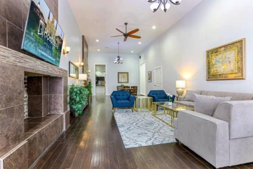 Carondelet Street Spacious Condos close to French Quarter