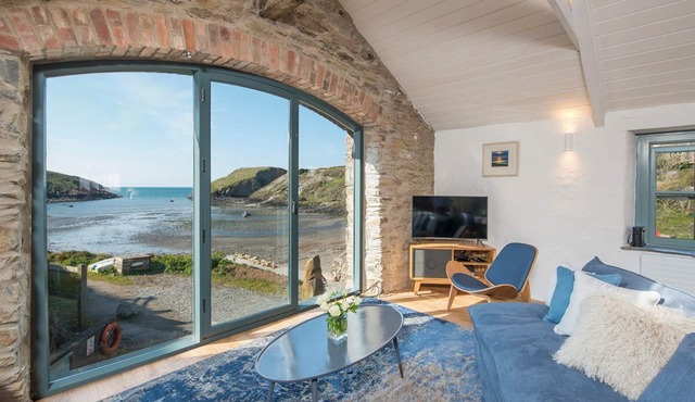 Carreg Samson, Holiday Cottage Abercastle, Sleeps 8, 4 bedrooms, bathrooms