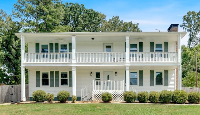 Cartersville Colonial Family-Friendly Retreat with Spacious Yard