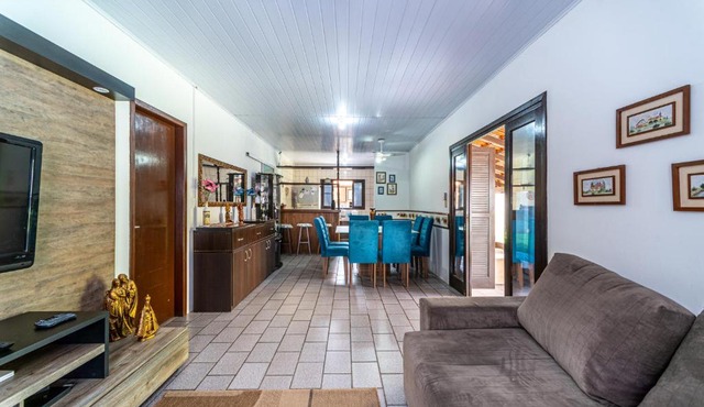 CASA 3 QUARTOS COM AR TV A CABO E WI-FI
