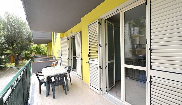 Casa Acquolina B: A welcoming apartment situated at a short distance from the beach.