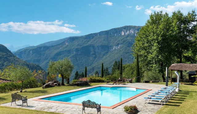 Casa al Colle - Five Bedroom Villa, Sleeps 10