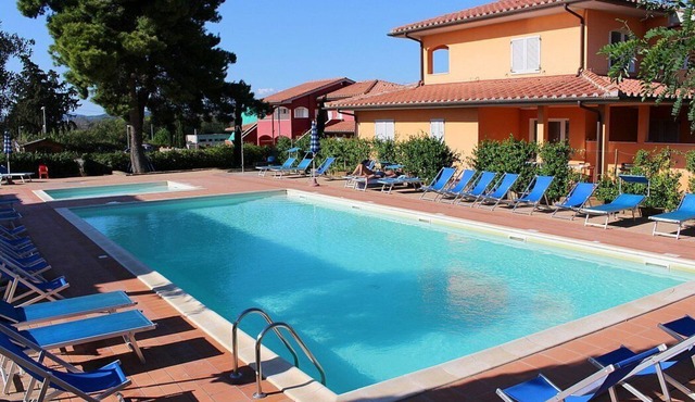 Casa Aliade C: A welcoming apartment that is part of a villa surrounded by the greenery.
