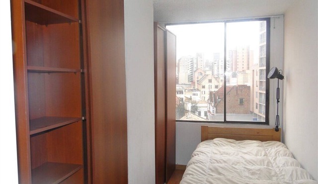 CASA AMOBLADA DE 3 PISOS, 2 BAÑOS, 4 HABITACIONES,