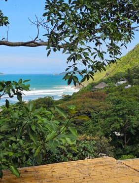 Casa ampla e confortável com vista mar com spa e lareira, 5 mim praia
