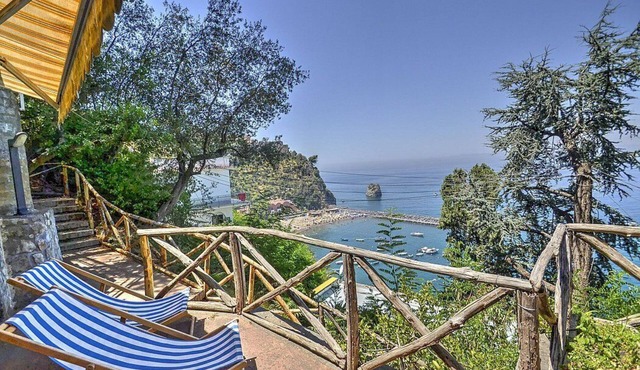 Casa Andreina B: A graceful independent house located on the high coast in front of the sea, with Free WI-FI.