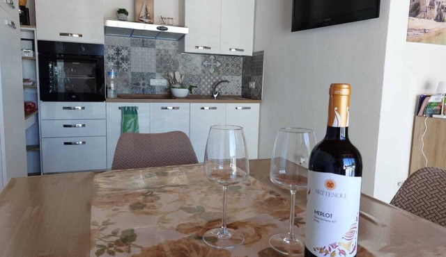 Casa Asprigna is located in Aspra, one of the most characteristic seaside villages.