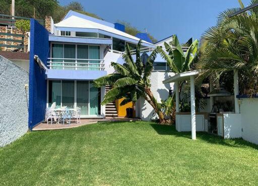 Casa Azul en la orilla del Lago Tequesquitengo