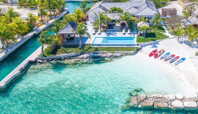 Casa Bella - Oceanfront w/Private Beach, Pool & Spa