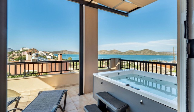 Casa Betini | Charming Traditional Maisonette with Jacuzzi & Stunning Bay Views