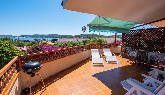 Casa Bouganville, sea view 2 minutes walk to the beach, internet Wi-Fi