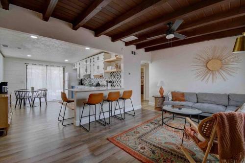 Casa Charleston-3BR-2Bath-Private HOT TUB-Pet Friendly-No Pet Fees!