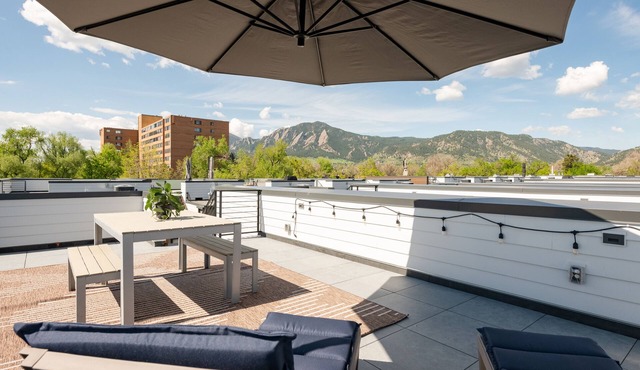 *Casa Clem* Modern, Clean, Luxury Townhome, Walk to Pearl St. w/Flatiron Views!