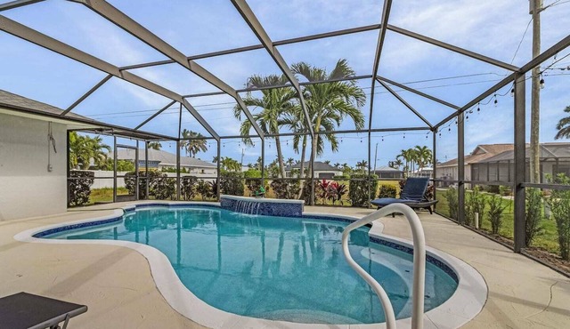 Casa Colada, A Modern 4-Bedroom Cape Coral Retreat