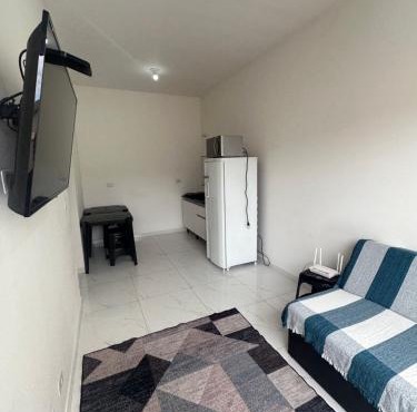 Casa com 2 Quartos, ar condicionado, cozinha e lavanderia completa, até 2 carros