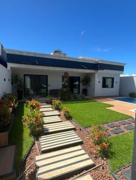 Casa com 3 quartos em Guarajuba