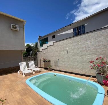 Casa com 3 quartos, suite e piscina