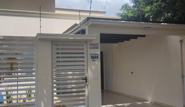 Casa com ar no quarto garagem espaço que cabe uma camionete cozinha completa