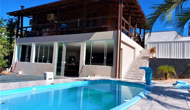 Casa com Piscina em Governador Celso Ramos/SC