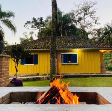 Casa com Deck e Lareira a 13km do Petar
