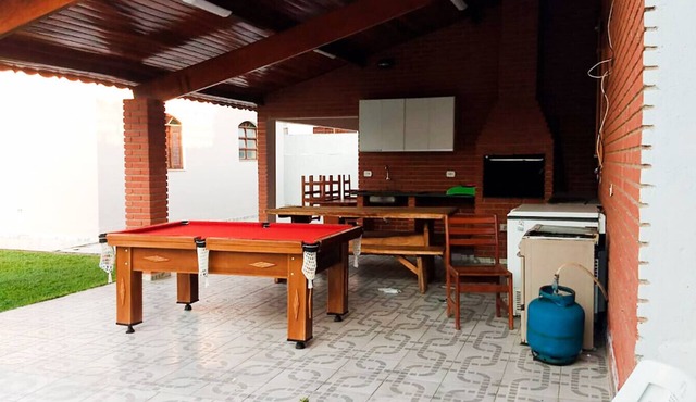 Casa com lazer e a 200 m da praia em Peruíbe/SP
