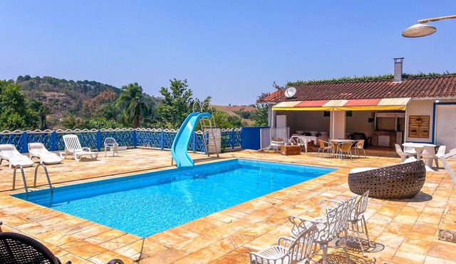 Casa com Piscina e Lazer Completo para Famílias