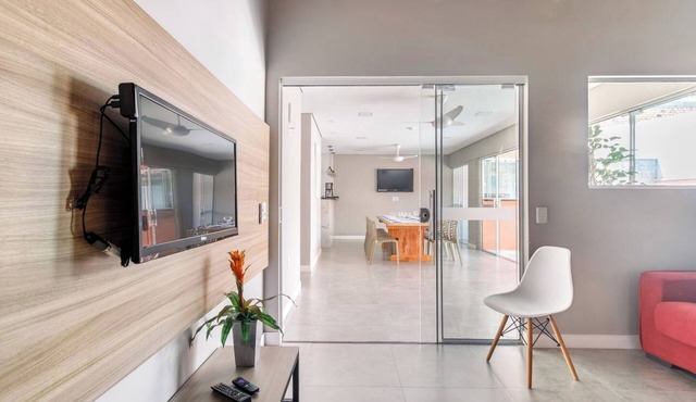 Casa com Piscina a 7 minutos da Praia Qj1126