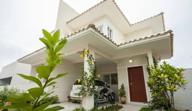 Casa com Piscina em Condomínio a 900m da Praia!