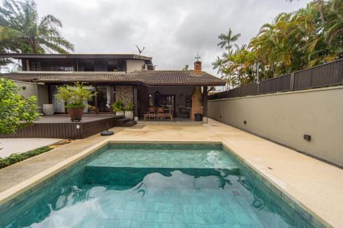 Casa com Piscina e Area Gourmet em Barra do Una