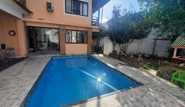 Casa com Piscina e Banheira Hidro em Piratininga
